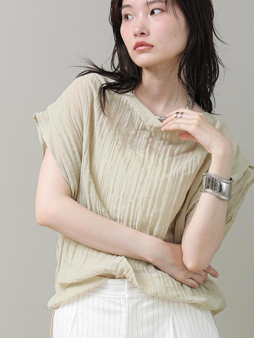 Linen-blend French-sleeve blouse with tucked sleeves